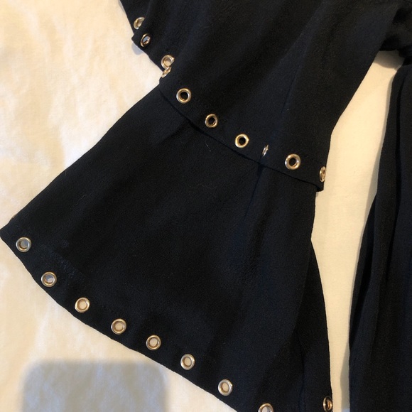 Black off the shoulder flouncy top - Picture 3 of 4